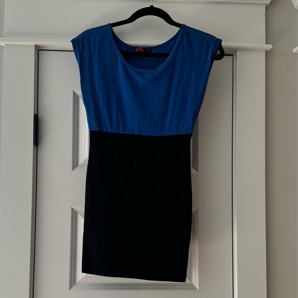 Forever 21 women’s Color Block blue and black Dress size Small
